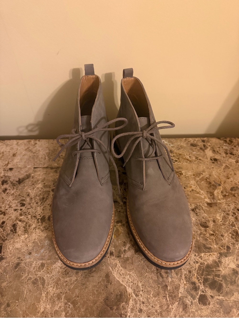 Clarks Men's Gray Suede Chukka Boots